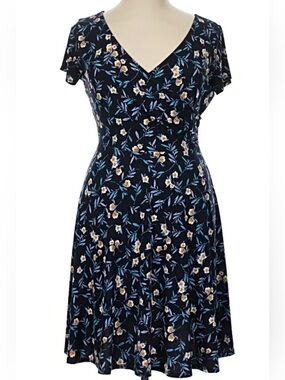 Kaileigh Floral V-Neck Crossover Fit & Flare 
Midi dress; size: L. NWOT